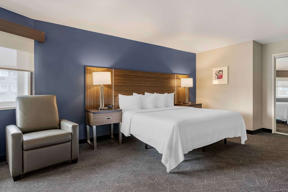 Family Suite, 1 King Bed with Sofa bed, Non Smoking