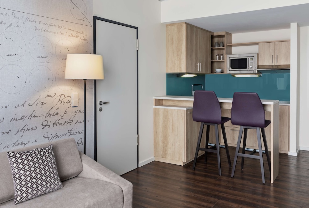 Suite - Photo 9