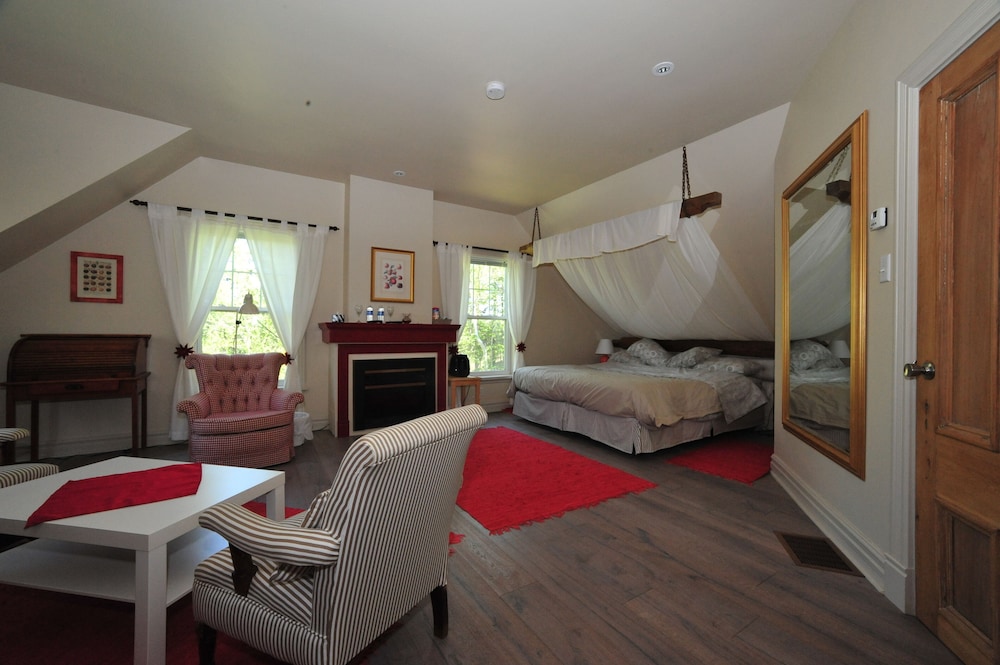 Luxury Suite, 1 King Bed with Sofa bed photo 1