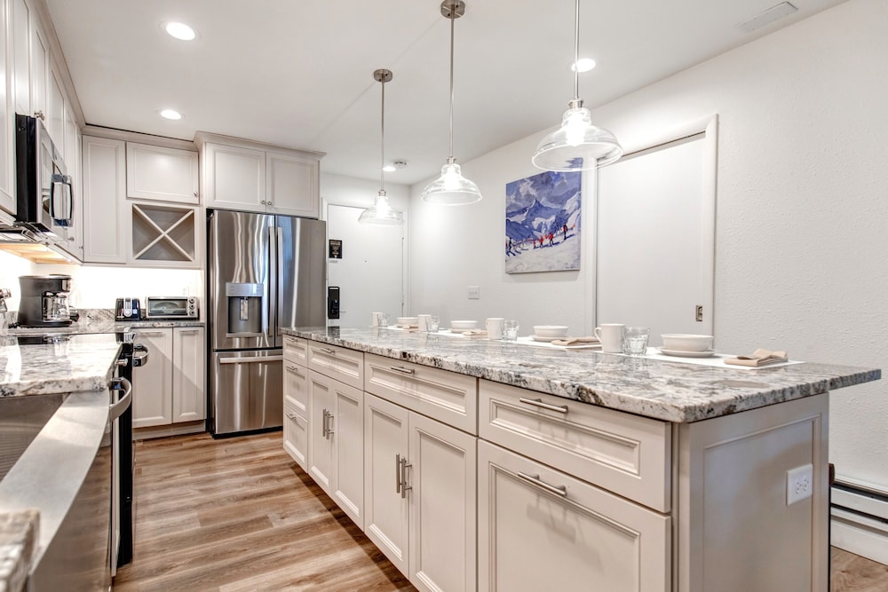 Condo, 2 Bedrooms
