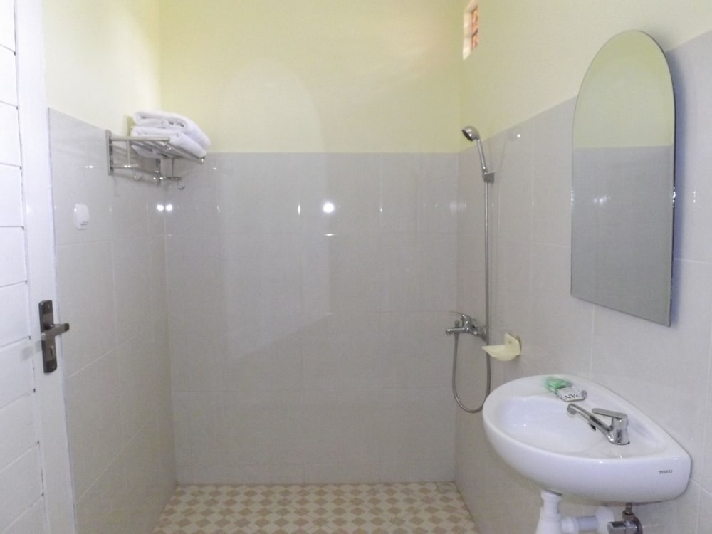 Basic Single Room - Photo 6