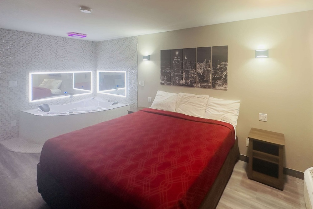 Suite, 1 King Bed, Non Smoking photo 3
