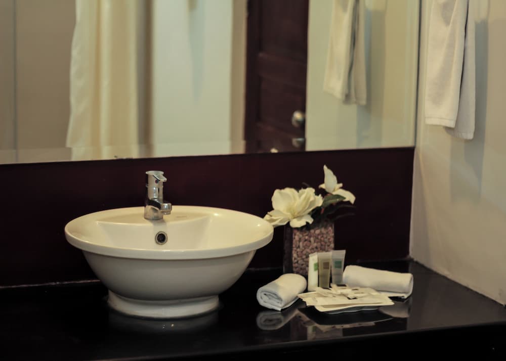 Executive Suite - Photo 4