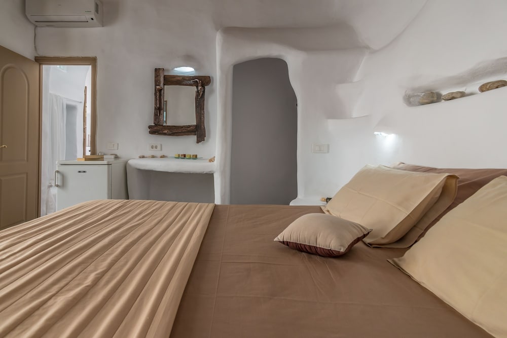 Romantic Double Room (Volcano) photo 2