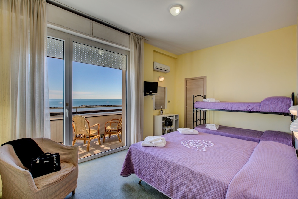 Deluxe Quadruple Room