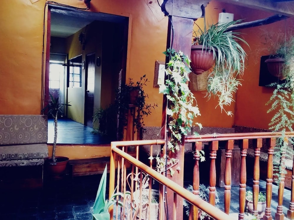 House, 6 Bedrooms