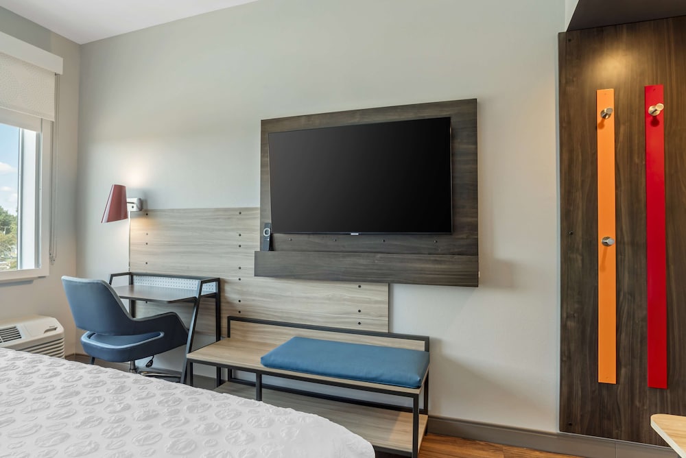 Room, 1 King Bed, Accessible (Hearing) - Photo 8