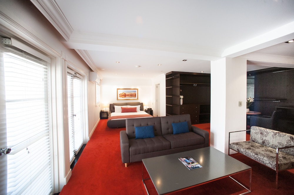 Luxury Suite with Pool View photo 3
