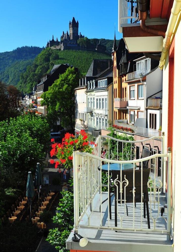 Classic Double Room, 1 Double Bed, Balcony, River View photo 3