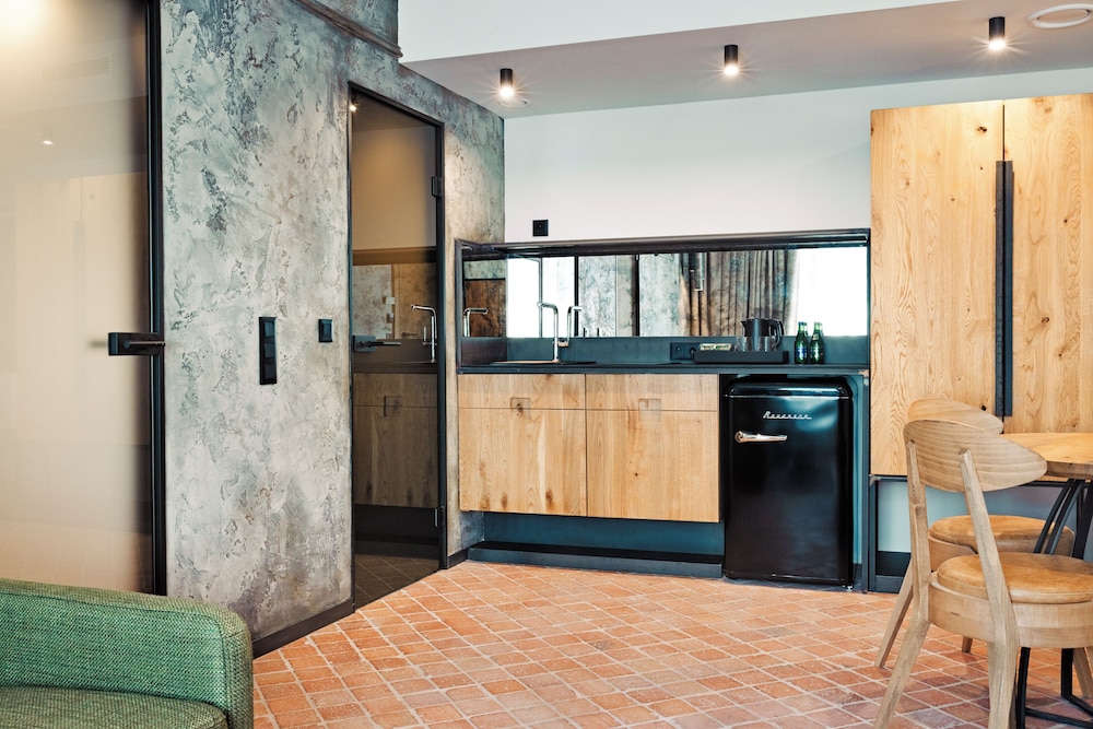 Suite - Photo 3