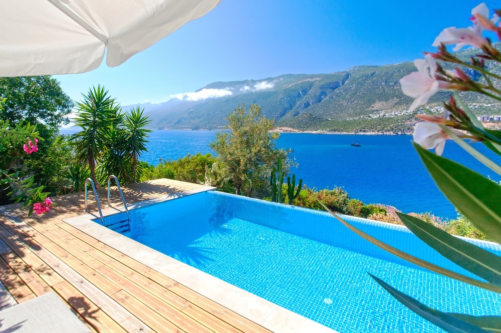 Deluxe Suite Private Pool