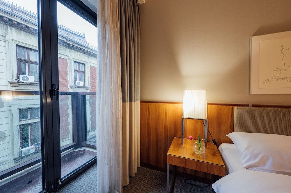 Cozy with Balcony - Photo 6