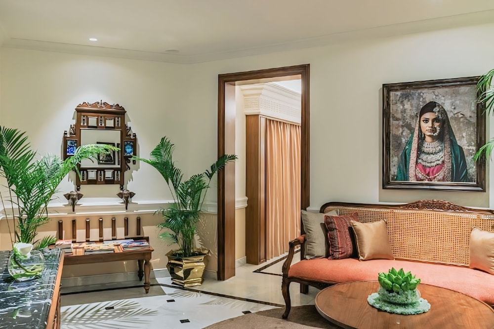 Premium Suite - Photo 2