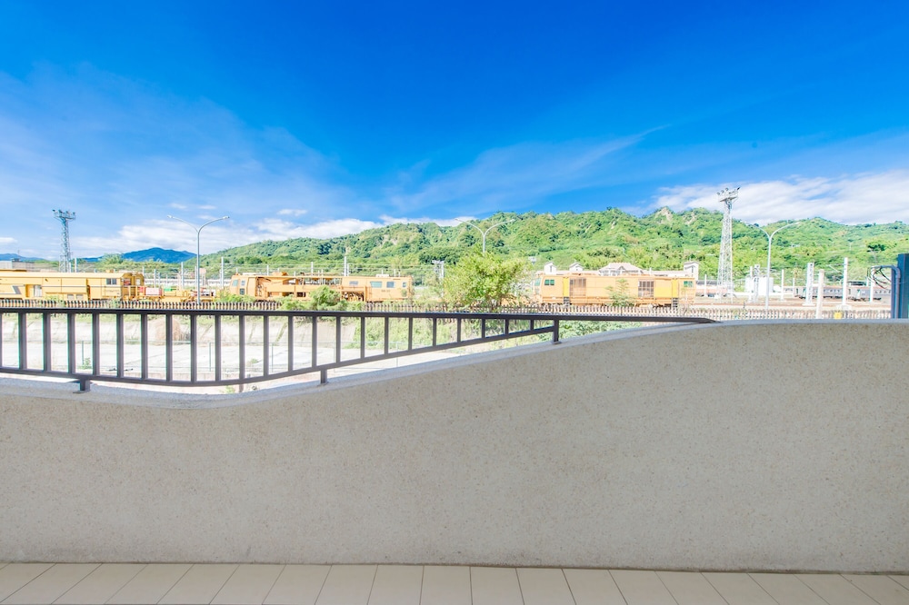 Suite with Balcony - Photo 12