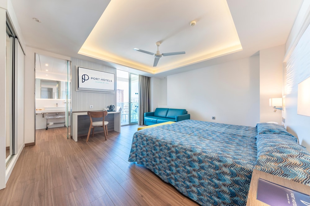 Grand Superior Family Room (1 Adult)