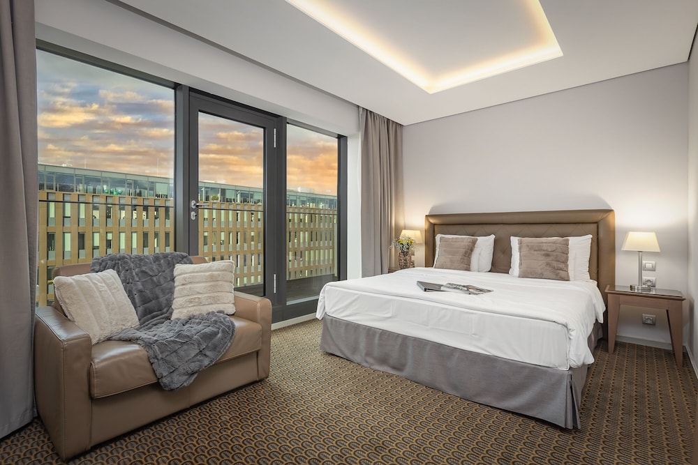Executive Double or Twin Room, Balcony (with Sofa Bed)
