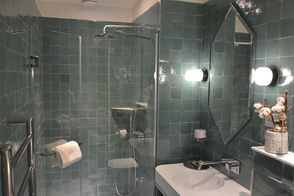 Basic Double Room photo 2