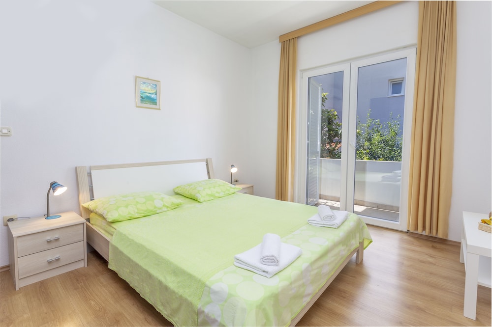 Apartment (A4)
