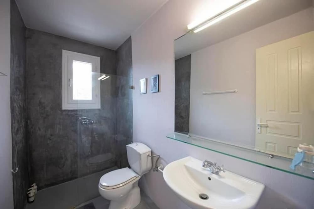 Deluxe Suite Shared Pool Sea View