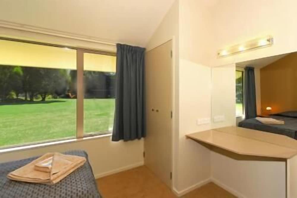 Standard Suite, 2 Bedrooms, Non Smoking, Kitchen (Motel - Double & Single) photo 2