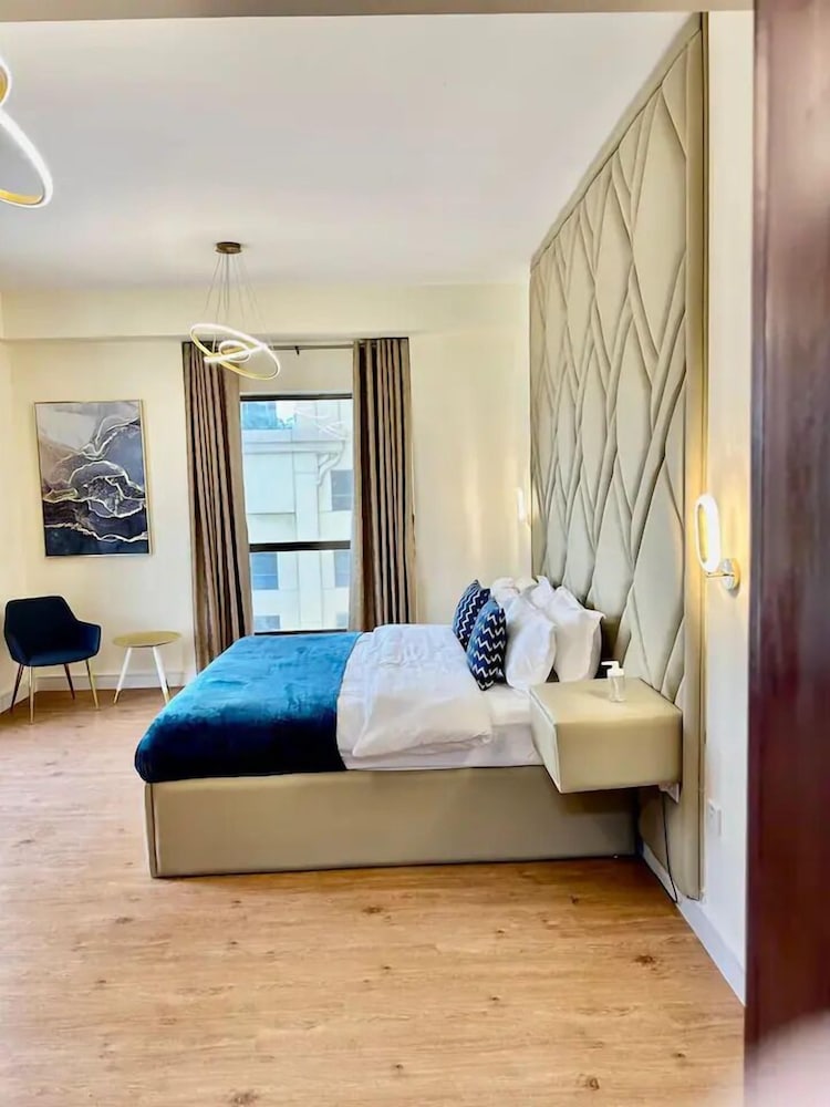 Luxury Apartment, 2 Bedrooms, Marina View photo 2