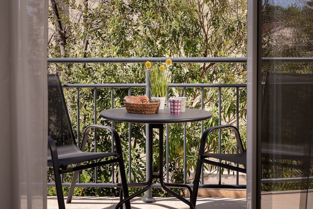 Classic Studio, Balcony, Beachfront photo 3
