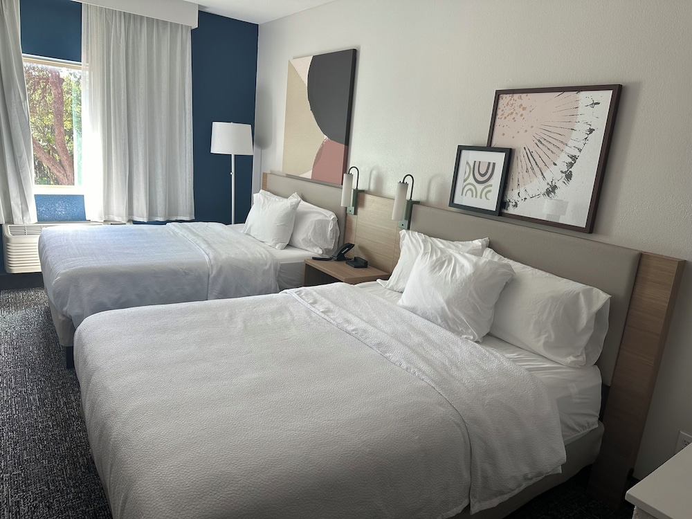 Room, 2 Queen Beds - Photo 2