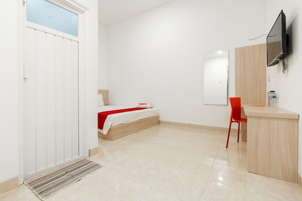 Double Room (Reddoorz) - Photo 2