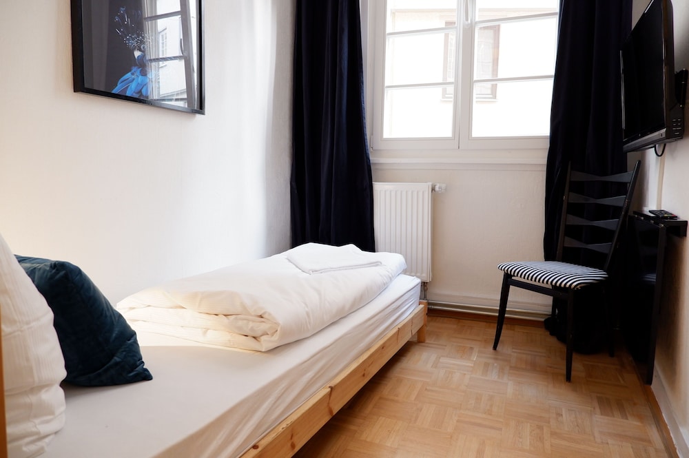 Single Room, Shared Bathroom (Zimmer 8) photo 1