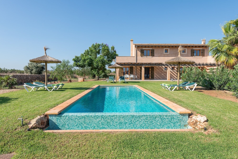 Villa photo 2