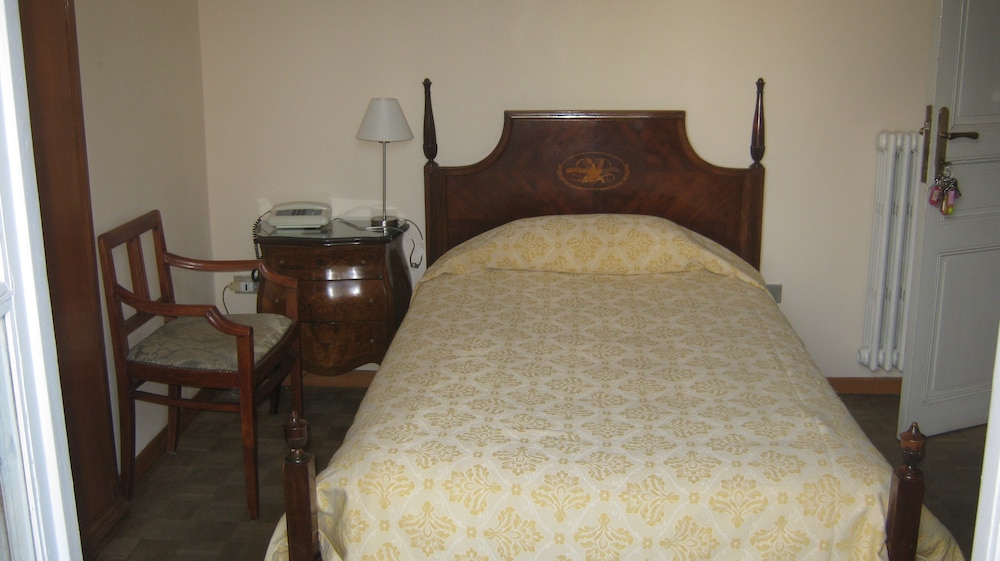 Basic Single Room, 1 Twin Bed NO A/C photo 1