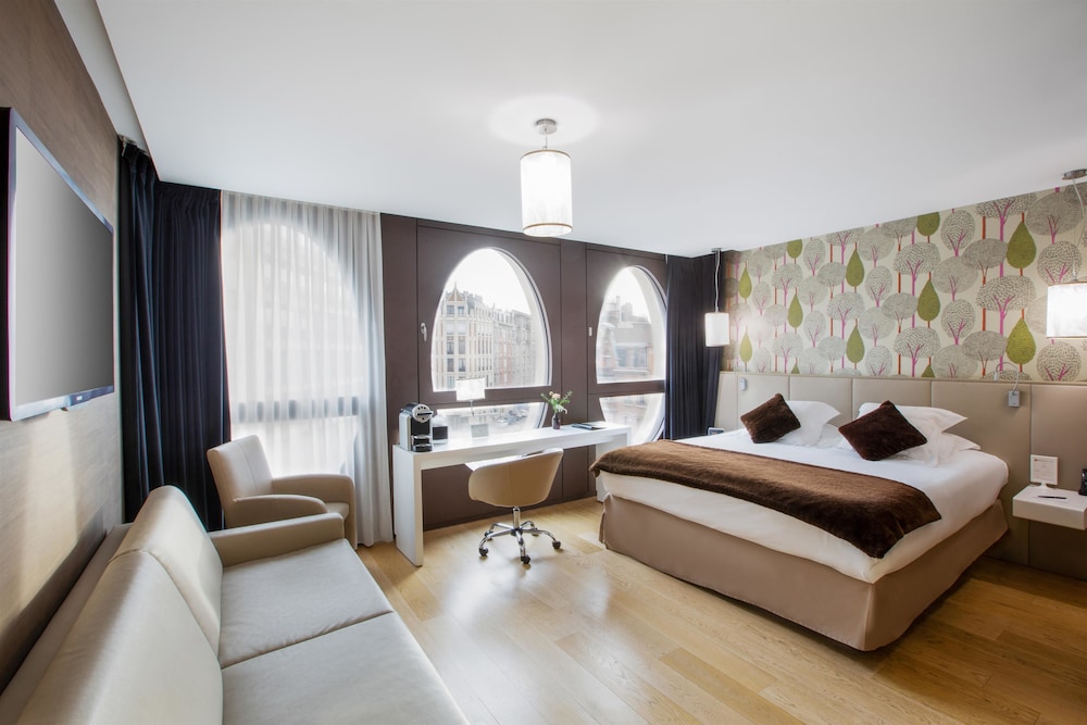 Exclusive Room, 1 King Bed, Non Smoking (Larger Room;with Sofabed) photo 3