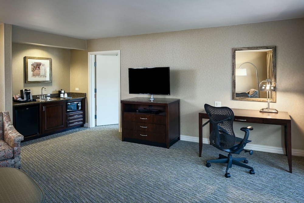 Suite, Accessible - Photo 2