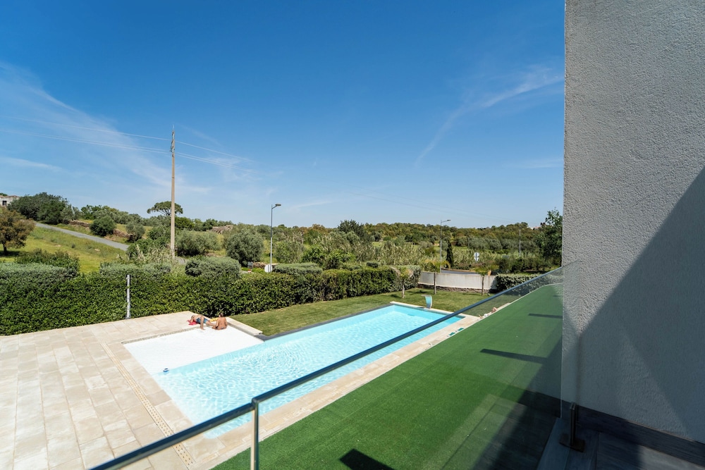 Superior Room, Pool View photo 3