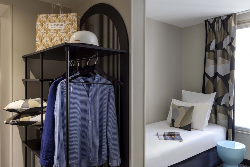 Superior Triple Room (with bed) photo 3