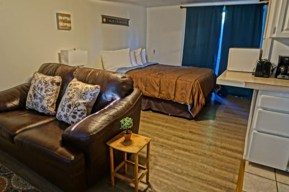 Honeymoon Room photo 1