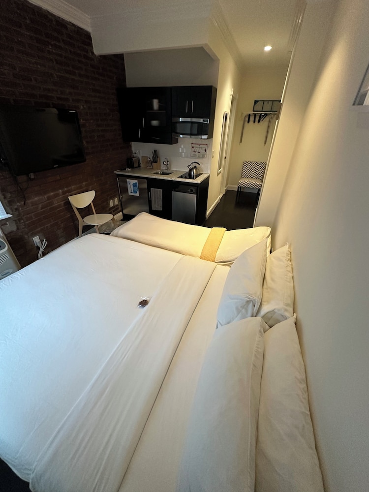 Deluxe Room, 1 Queen Bed, Kitchenette photo 1