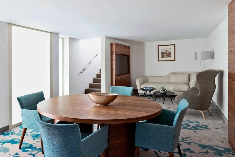 Club Suite, 1 Bedroom - Photo 1