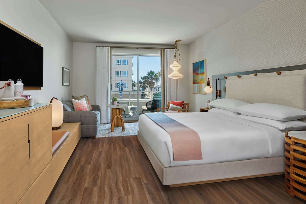 Room, 1 King Bed, Accessible (Shower)
