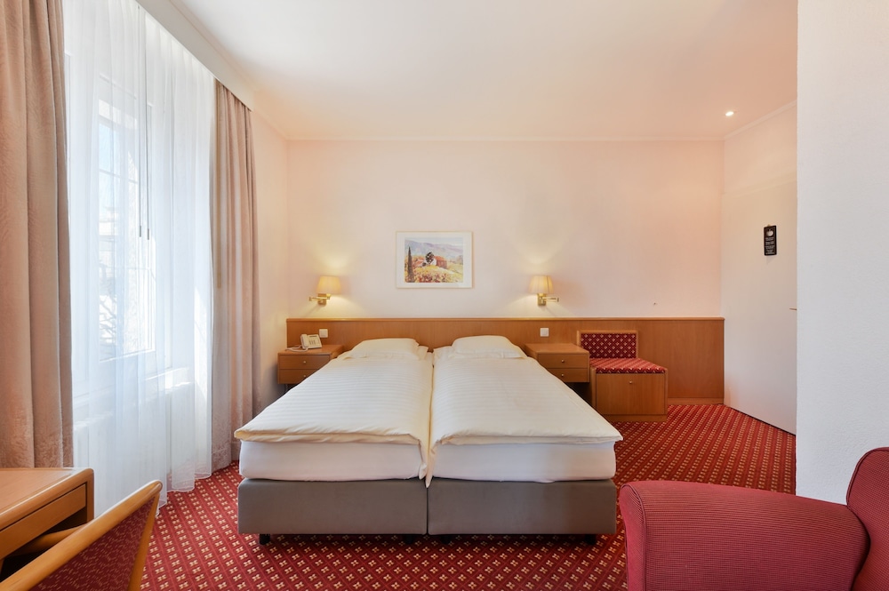 Family Triple Room thumbnail 5