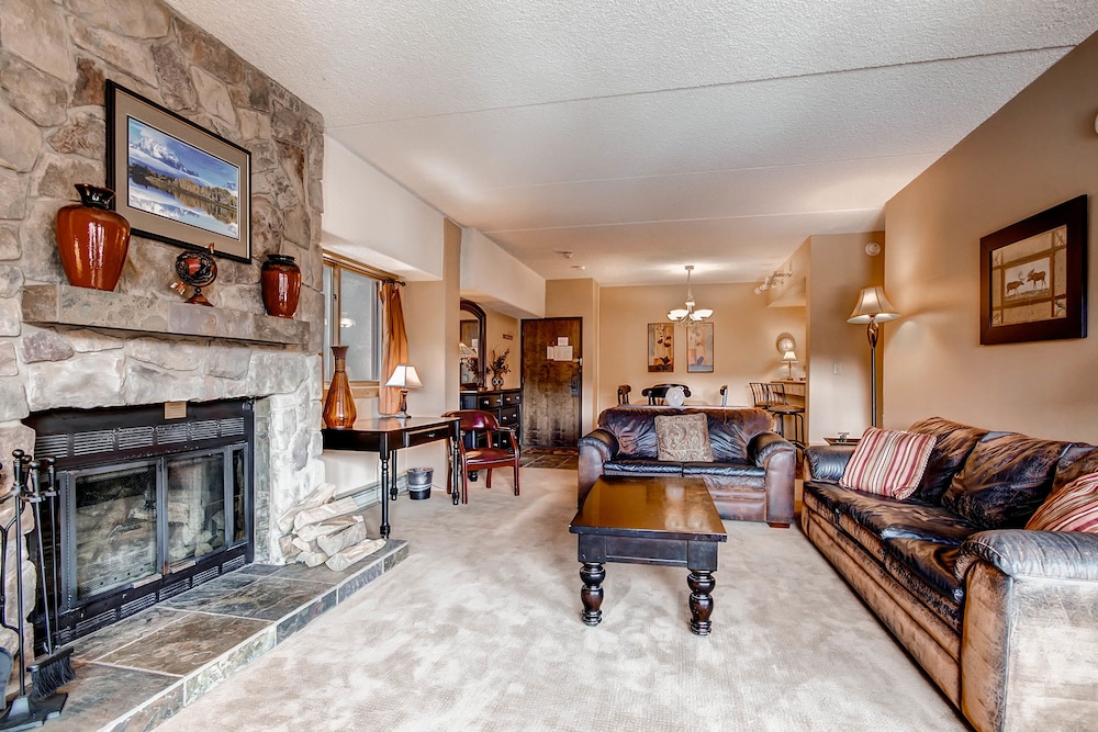 Premier Condo, 1 Bedroom - Photo 6