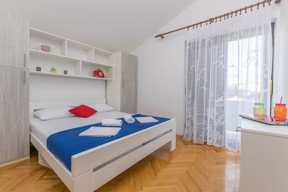 Apartment (A9)