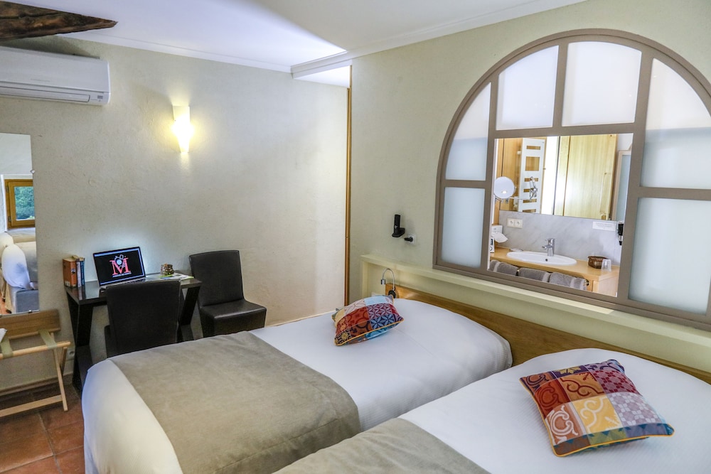 Premium Twin Room photo 2