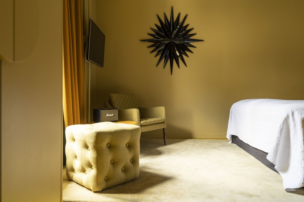L - Generous and spacious (king size bed of 180 cm) - Photo 4