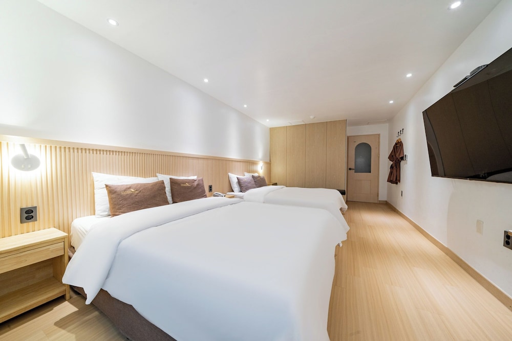 Premium Deluxe Family (No bathtub) photo 3