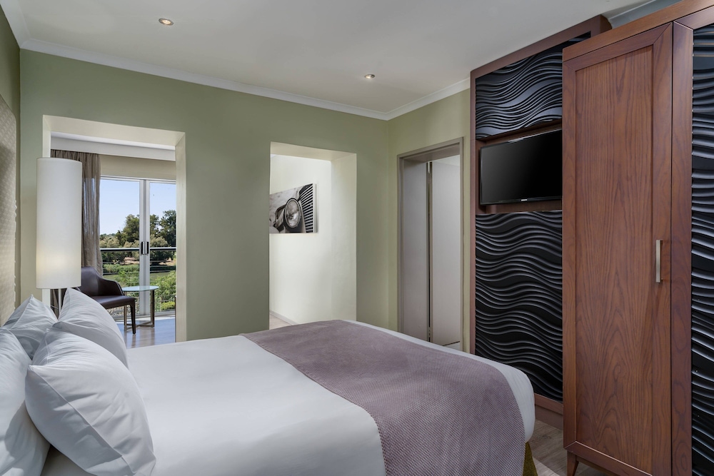 Room, 1 Queen Bed (River View) photo 2