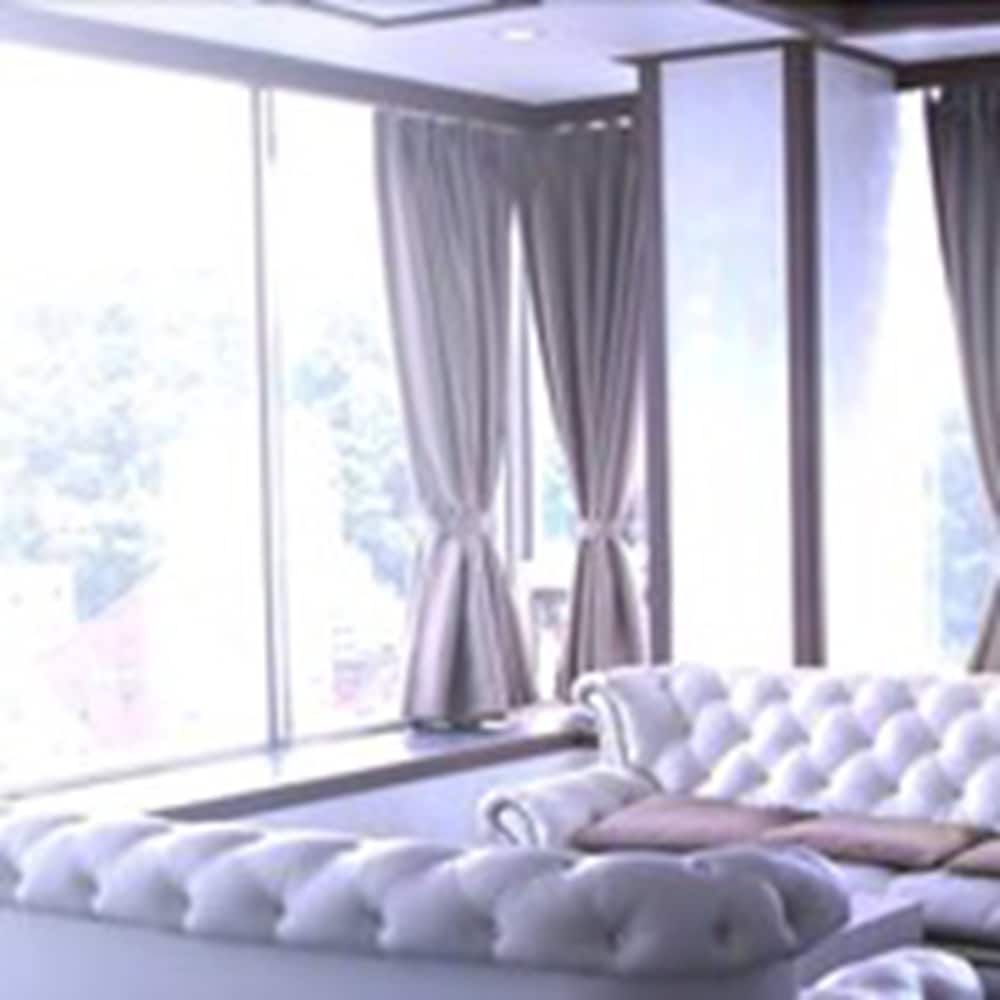 Royal Suite (for 4, 2 Double Beds) photo 1