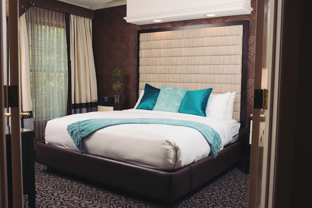 Deluxe Room, 1 King Bed - Photo 5