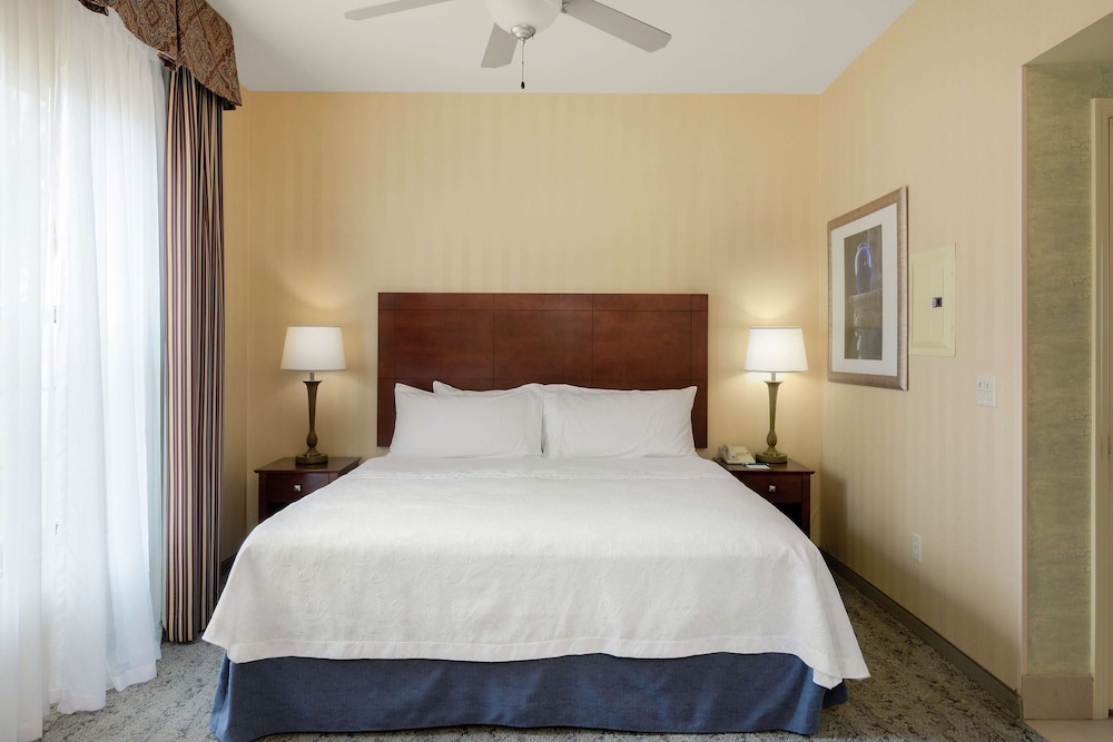 One Bedroom Suite, 1 King Bed , Accessible with Roll-In Shower, Non Smoking photo 1