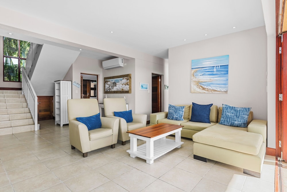 Luxury Villa photo 2